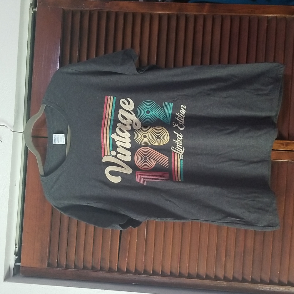 Heather gray tshirt born in 1982 vintage limited edition logo